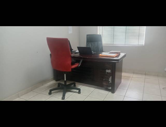 380M² OFFICE FOR SALE IN FLAMWOOD